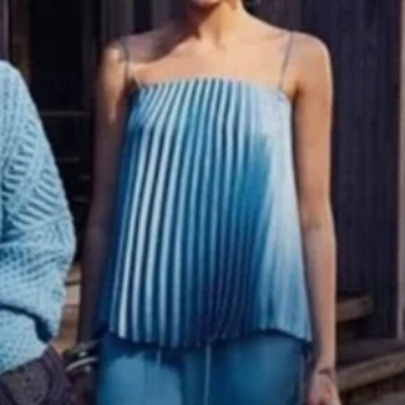 Vince Blue Pleated Top - Picture 1 of 4